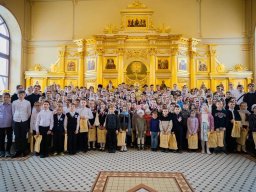 Воспитанники воскресной школы приняли участие в архиерейском богослужении